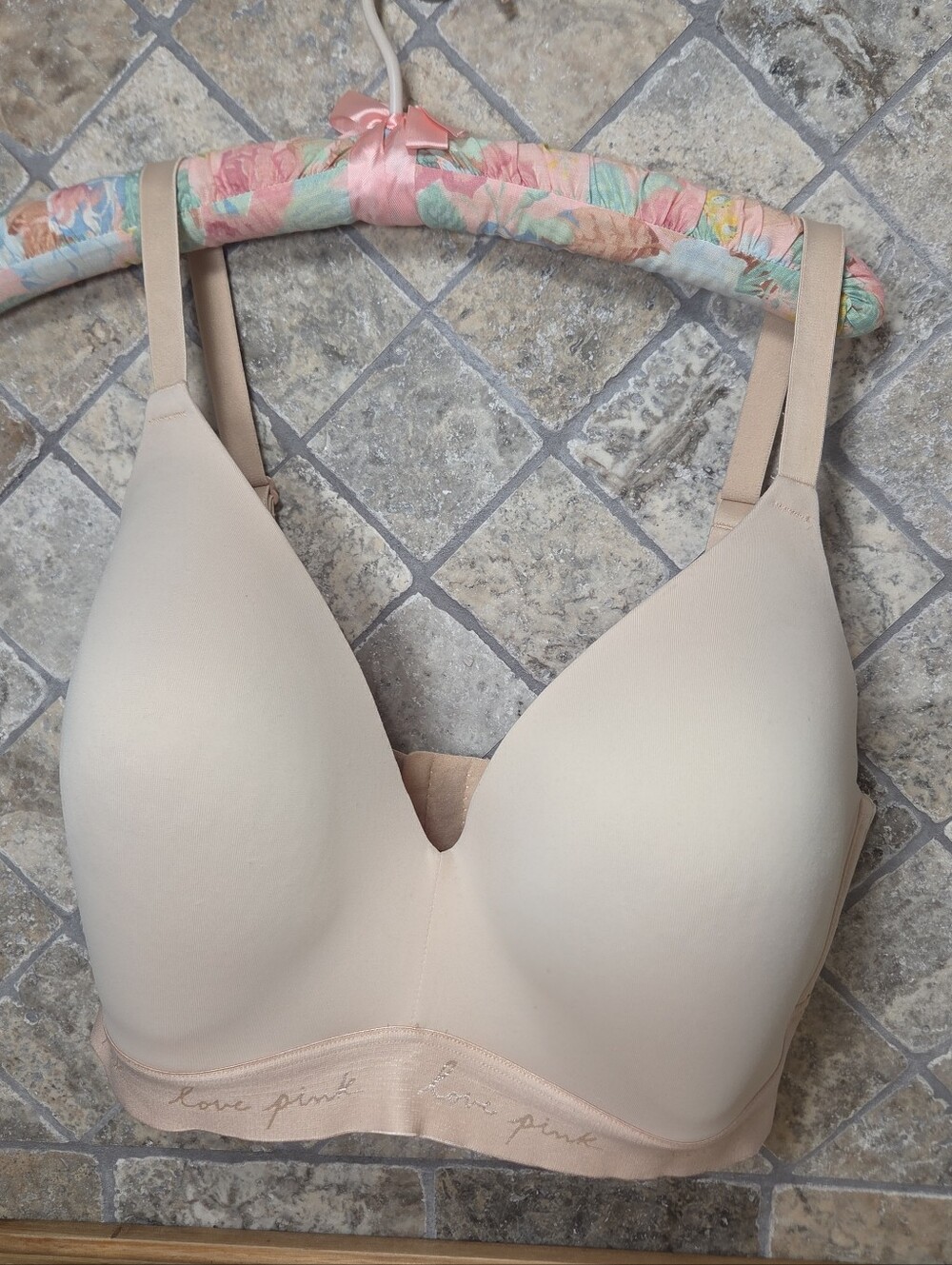 Pink Victorias Secret Wear Everywhere Wireless Lightly Lined Bra 38DDD Nude
